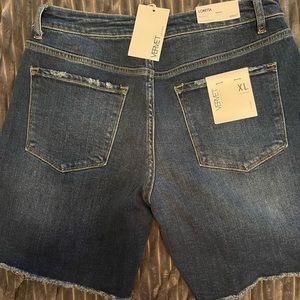 Vervet mid rise shorts. XL. New with tags, never worn.